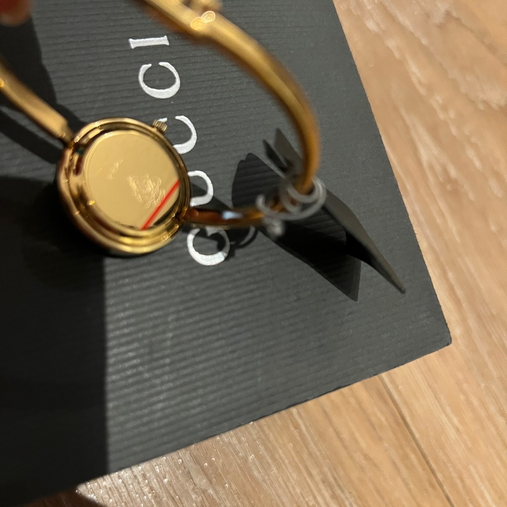 Women’s Gucci watch/ gold with changeable colors. - Picture 6 of 9